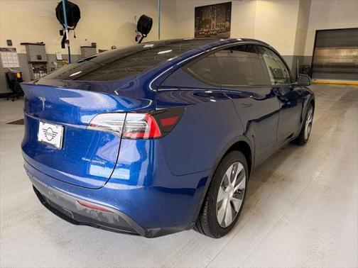 2022 Tesla Model Y Long Range Dual Motor All-Wheel Drive