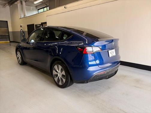 2022 Tesla Model Y Long Range Dual Motor All-Wheel Drive