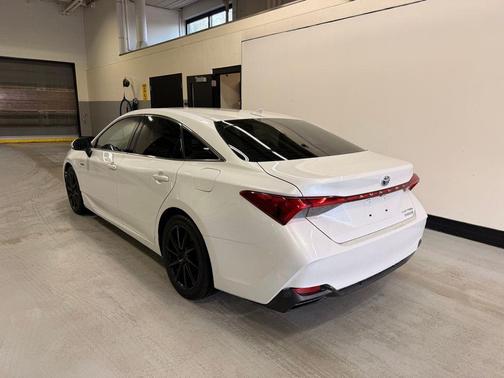 Wind Chill Pearl 2019 Toyota Avalon Hybrid Limited