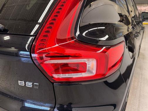 2024 Volvo XC40 B5 Plus Dark Theme