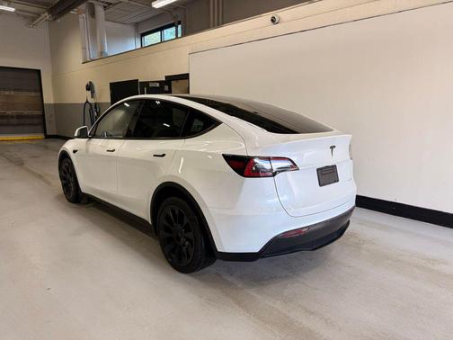 2024 Tesla Model Y Long Range Dual Motor All-Wheel Drive