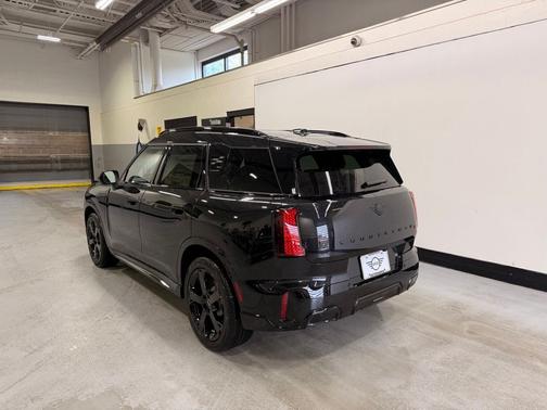 Midnight Black Metallic 2027 MINI Countryman