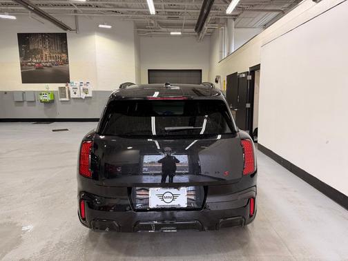 Midnight Black Metallic 2027 MINI Countryman