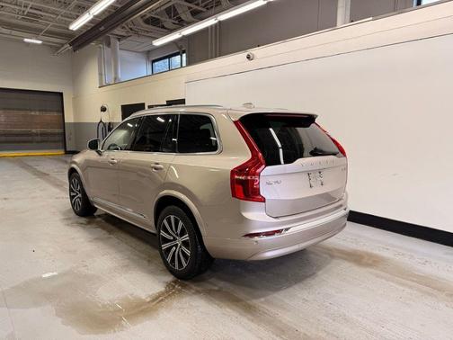 2024 Volvo XC90 B6 Plus Bright Theme 7-Seater