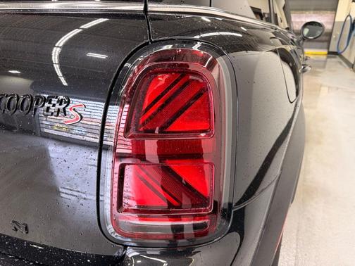 Midnight Black 2024 MINI Countryman Iconic