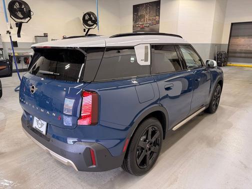 Indigo Sunset Blue Metallic 2026 MINI Countryman