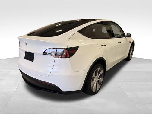 White 2023 Tesla Model Y Long Range