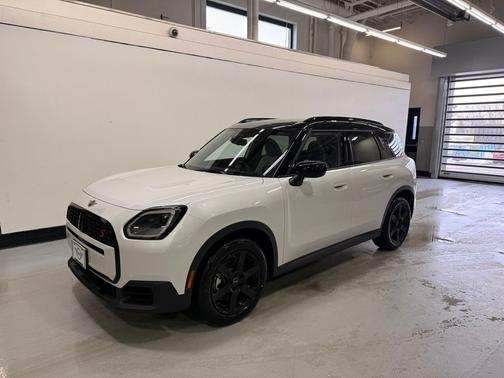 Nanuq White Metallic 2026 MINI Countryman