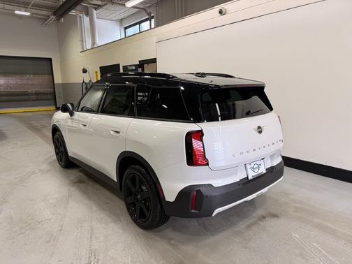 Nanuq White Metallic 2026 MINI Countryman