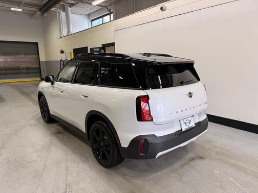 Nanuq White Metallic 2026 MINI Countryman Cooper S ALL4