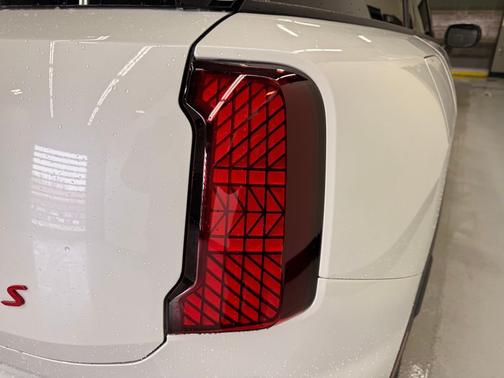 Nanuq White Metallic 2026 MINI Countryman