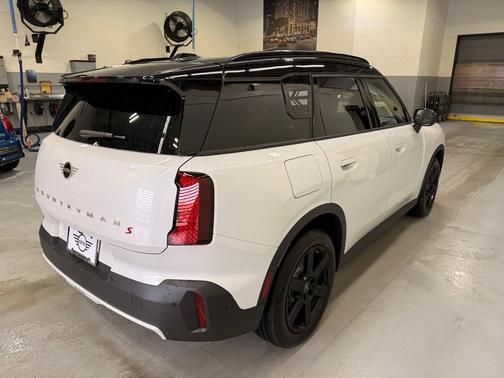 Nanuq White Metallic 2026 MINI Countryman