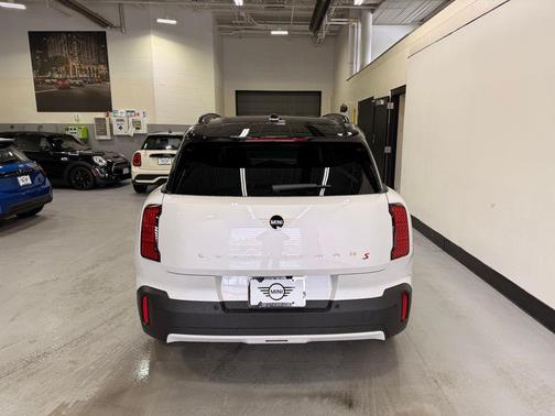 Nanuq White Metallic 2026 MINI Countryman Cooper S ALL4