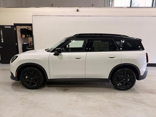 Nanuq White Metallic 2026 MINI Countryman