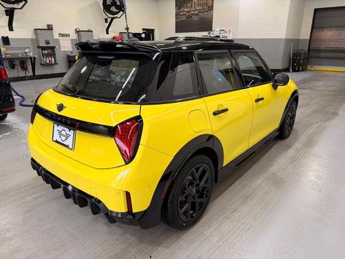 Sunny Side Yellow 2026 MINI Hardtop