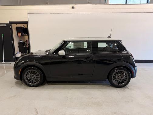 Midnight Black II Metallic 2026 MINI Hardtop