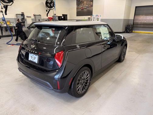 Midnight Black II Metallic 2026 MINI Hardtop