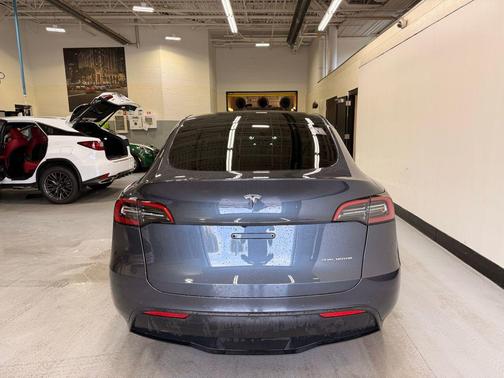 2022 Tesla Model Y Long Range Dual Motor All-Wheel Drive