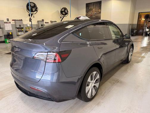 2022 Tesla Model Y Long Range Dual Motor All-Wheel Drive