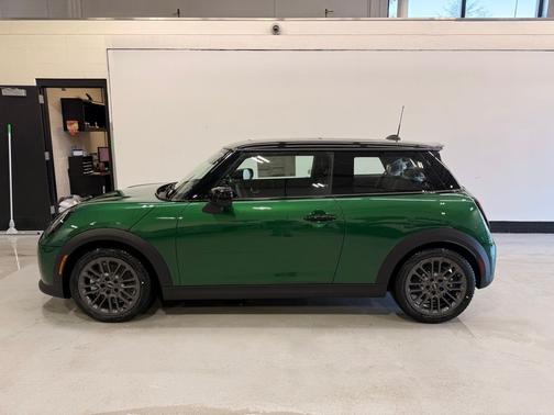 British Racing Green Met 2026 MINI Hardtop