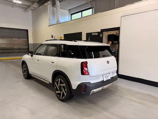 White Metallic 2027 MINI Countryman