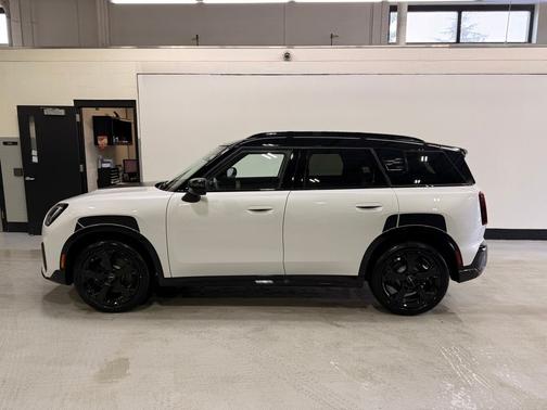 Nanuq White Metallic 2026 MINI Countryman