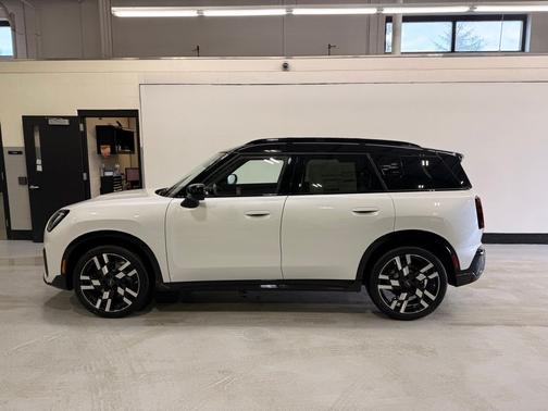 Nanuq White Metallic 2026 MINI Countryman
