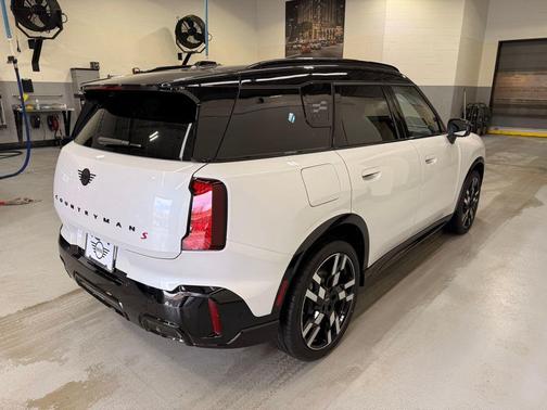Nanuq White Metallic 2026 MINI Countryman Cooper S ALL4