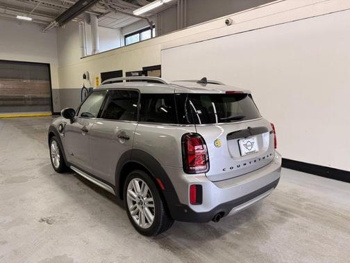 Silver 2023 MINI SE Countryman Cooper