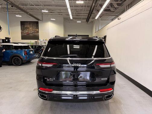 Diamond Black Crystal Pearlcoat 2021 Jeep Grand Cherokee L Overland