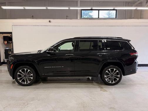 Diamond Black Crystal Pearlcoat 2021 Jeep Grand Cherokee L Overland