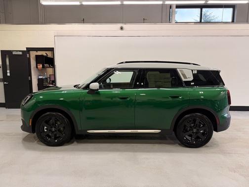 British Racing Green Met 2027 MINI Countryman Cooper S ALL4