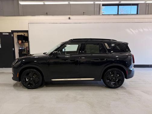 Midnight Black II Metallic 2026 MINI Countryman Cooper S ALL4