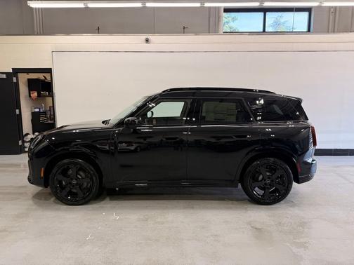 Midnight Black 2027 MINI Countryman Cooper S ALL4