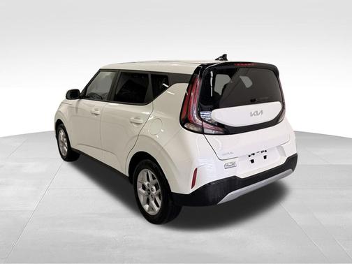 Snow White Pearl 2025 Kia Soul LX