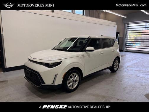 Snow White Pearl 2025 Kia Soul LX
