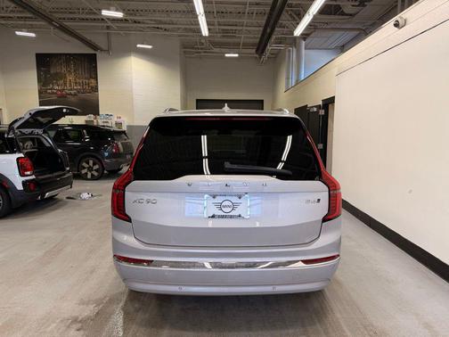 2025 Volvo XC90 B6 Plus 7-Seater