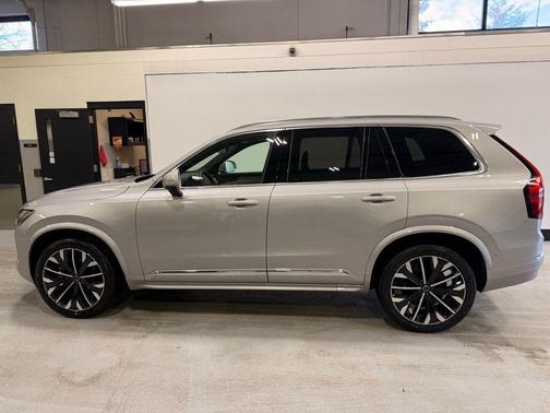 2025 Volvo XC90 B6 Plus 7-Seater