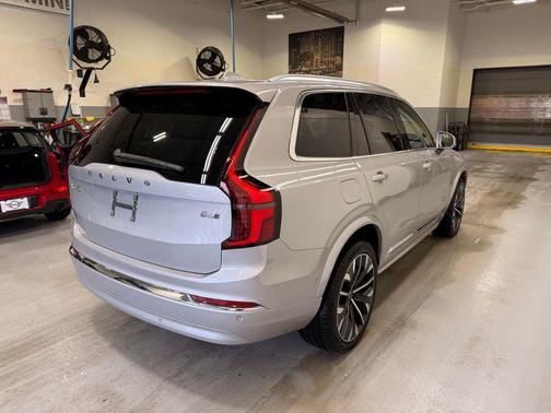 2025 Volvo XC90 B6 Plus 7-Seater