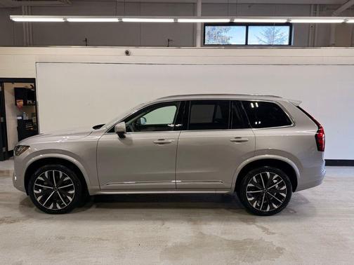 2025 Volvo XC90 B6 Plus 7-Seater