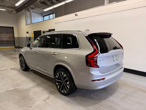 2025 Volvo XC90 B6 Plus 7-Seater