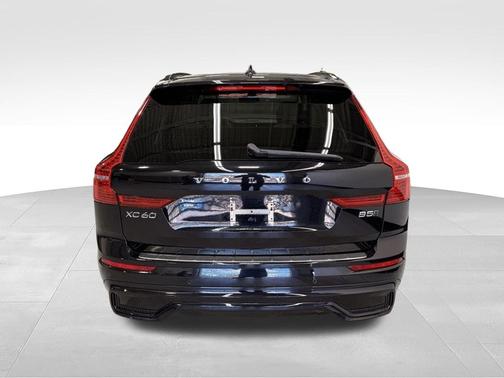 Onyx Black Metallic 2023 Volvo XC60 B5 Plus Dark Theme