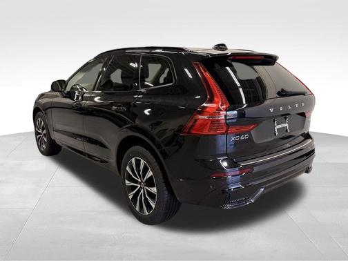 Onyx Black Metallic 2023 Volvo XC60 B5 Plus Dark Theme