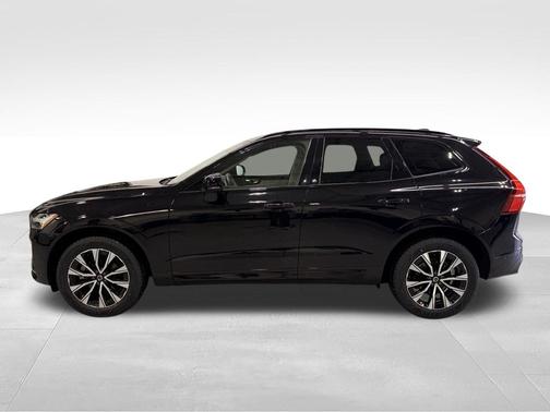 Onyx Black Metallic 2023 Volvo XC60 B5 Plus Dark Theme