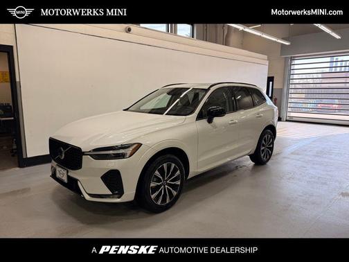 Crystal White Metallic 2025 Volvo XC60 B5 Core