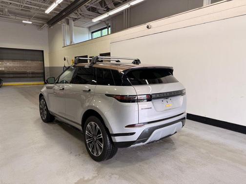 Seoul Pearl Silver Metallic 2026 Land Rover Range Rover Evoque Dynamic SE