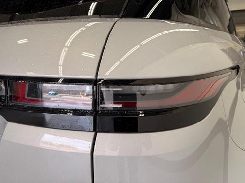 Seoul Pearl Silver Metallic 2026 Land Rover Range Rover Evoque Dynamic SE