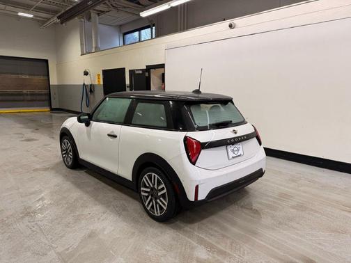 2026 MINI Hardtop Oxford Edition