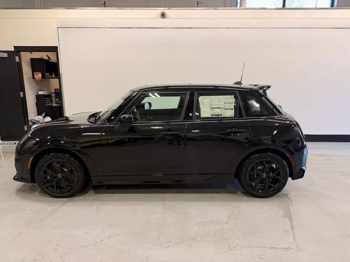 Midnight Black II Metallic 2026 MINI Hardtop
