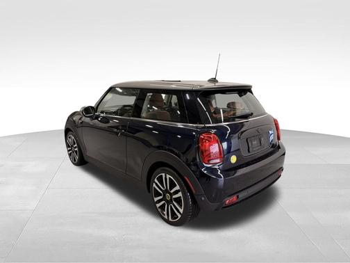 Black Metallic 2024 MINI SE Hardtop